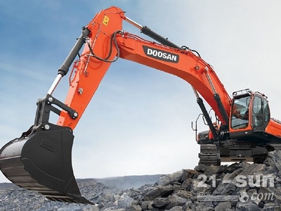 斗山工程機(jī)械在沙特成功簽訂10臺50噸大型挖掘機(jī)訂單